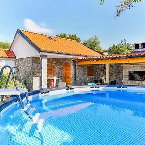 Apartman Lavanda Sa Bazenom I Okucnicom 4*, Hreljin